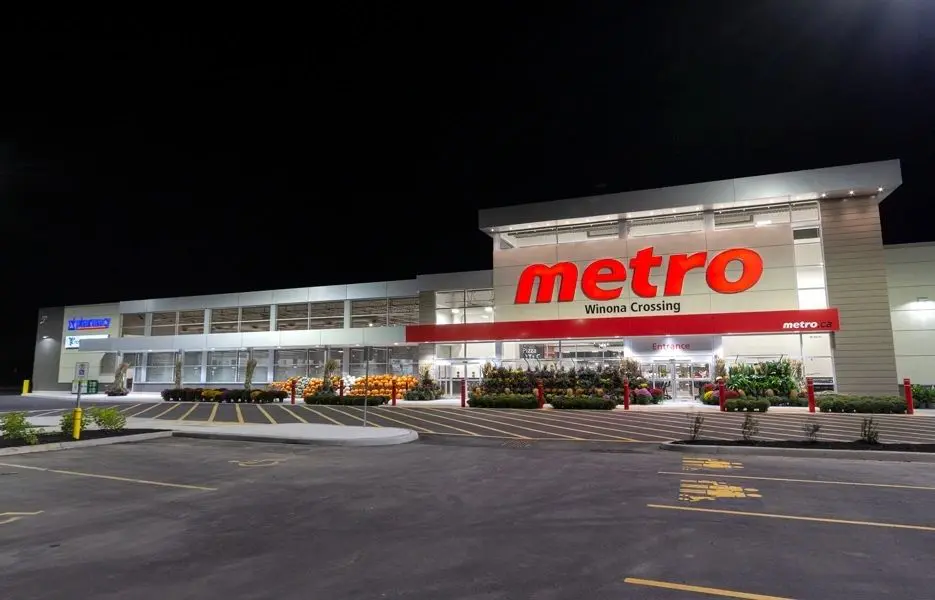 A metro store with a lot of parking spaces